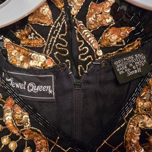 JEWEL QUEEN  SMALL BLACK DRESS WITH GOLD EMBELLISHMENTS - Picture 4 of 4